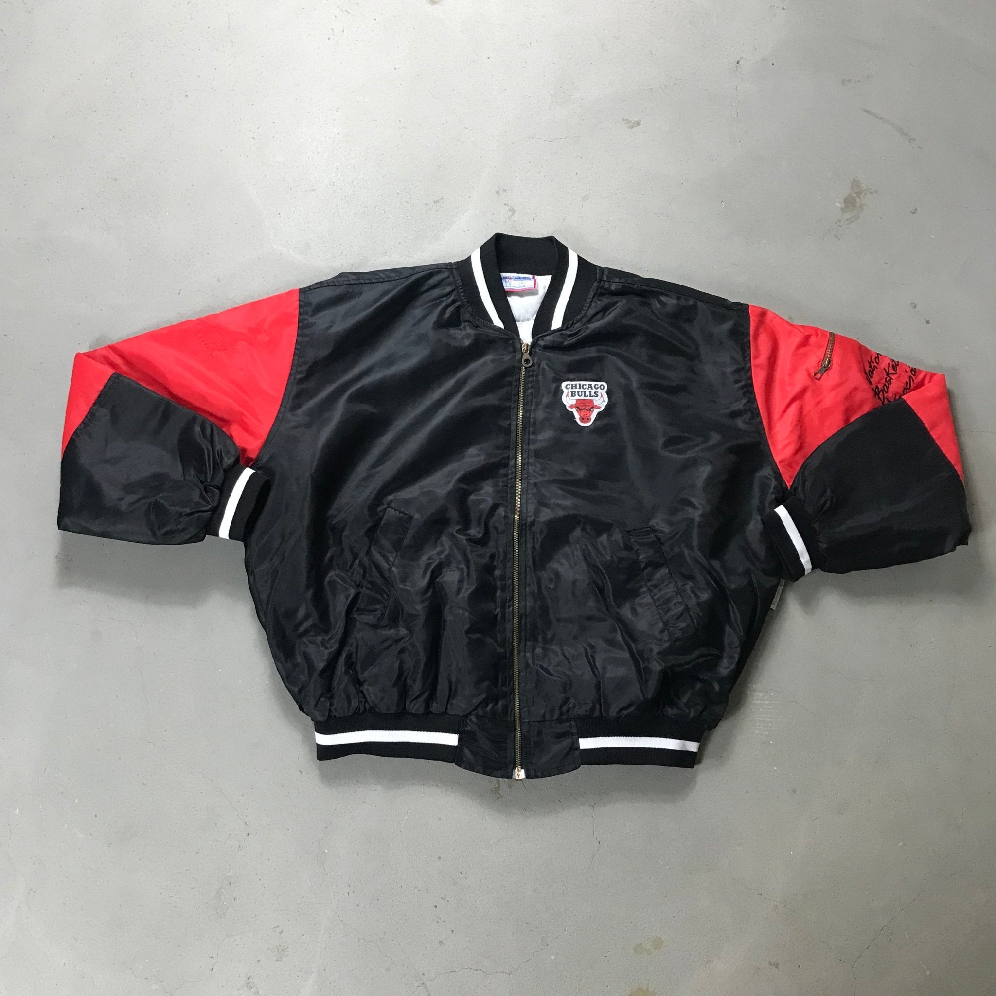 Chicago Bulls Spalding Vintage Bomber Jacket - vintage starter karlkani sergiotacchini