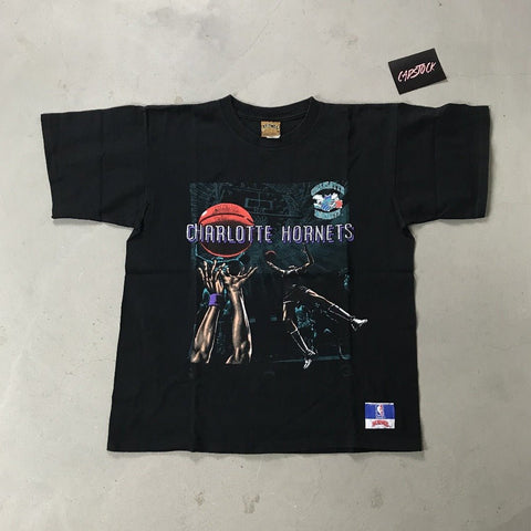 Charlotte Hornets Vintage T-Shirt - vintage starter karlkani sergiotacchini